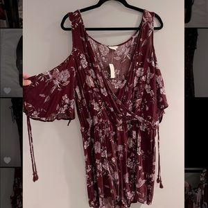 Open shoulder, floral print romper!